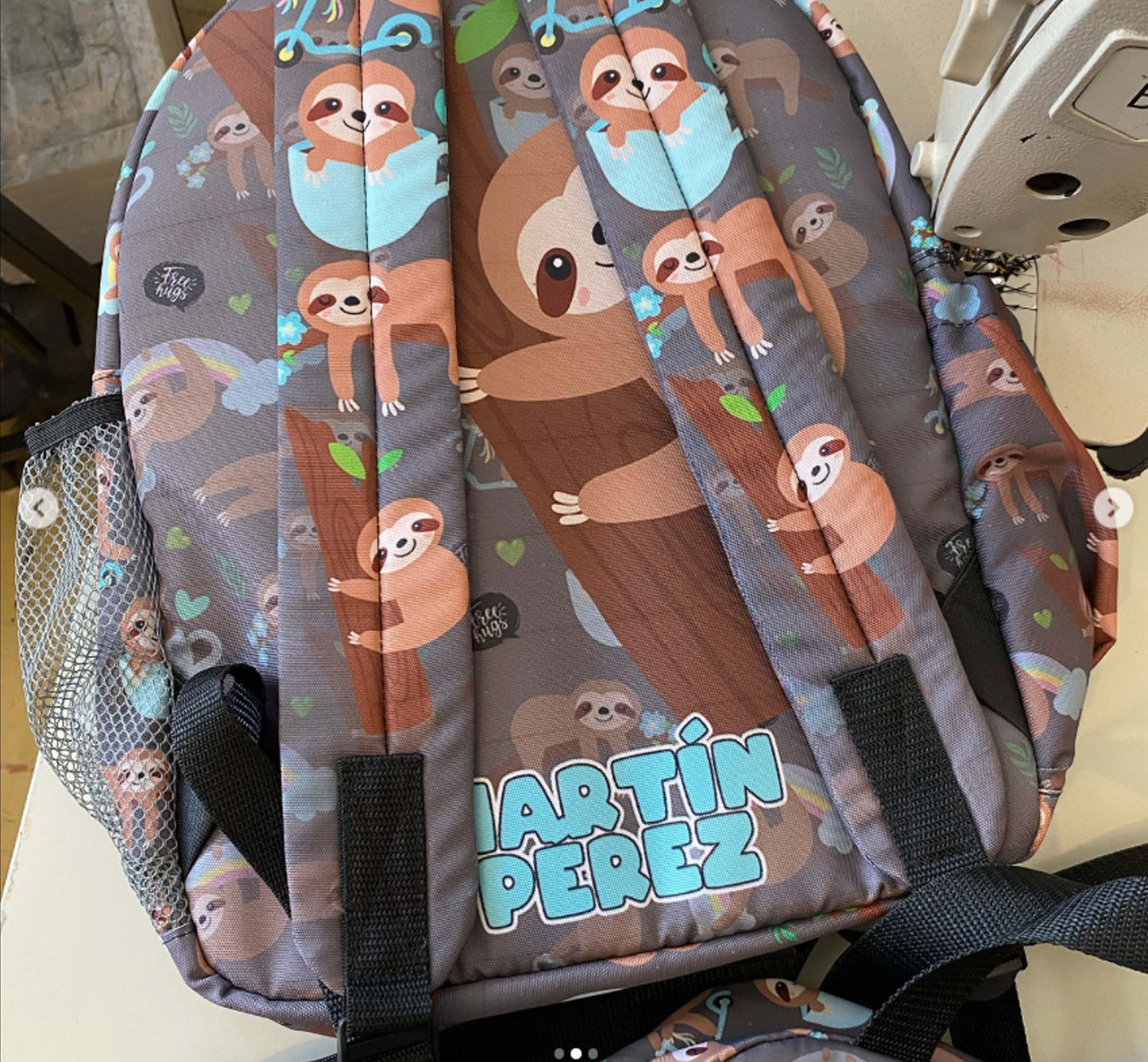 COMBO ESCOLAR MOCHILA MEDIANA CON BOLSILLO FRONTAL